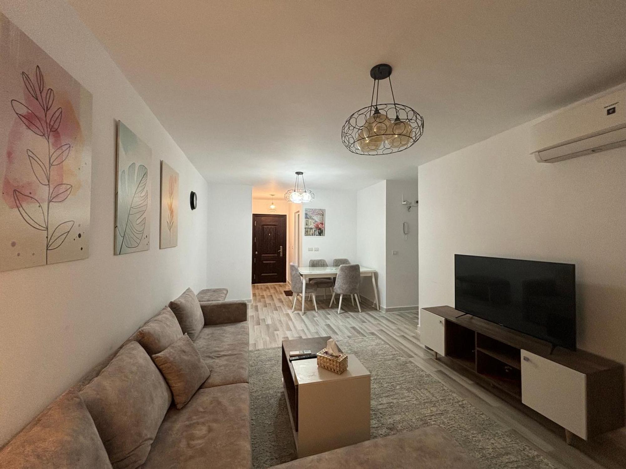 Apartament 3br Garden View B6 مدينتي *
